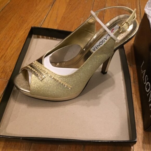 Gold pumps with open toe - Picture 1 of 1